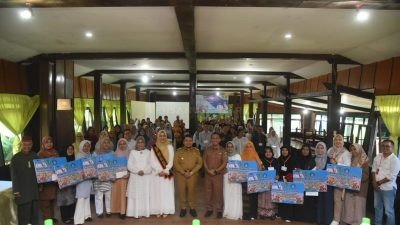 Bupati Tapsel Apresiasi Guru PAUD Terbaik Peserta Diklat Berjenjang