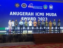 Bupati Tapsel Terima Penghargaan Anugerah ICMI Muda Award 2023