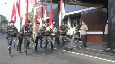 Kapolda Jatim Pimpin Tradisi Penyerahan Air Suci Sambut Hari Bhayangkara ke-77