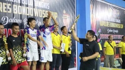 AKBP Bimo Ariyanto Menutup Turnamen Bulu Tangkis Kapolres Cup Bondowoso