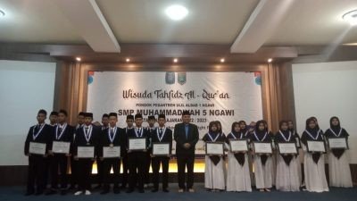 22 Santri Pondok Pesantren Ulil Albab 1 Ngawi, Diwisuda