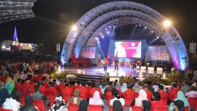 Meriah, Ribuan Pengunjung Saksikan Malam Pagelaran Kesenian dan Budaya Tapsel di Open Stage PRSU ke-49