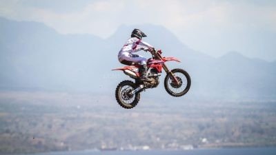 Bersaing Kompetitif dengan Crosser Dunia di MXGP Sumbawa, Delvintor Raih Poin Perdana Musim ini