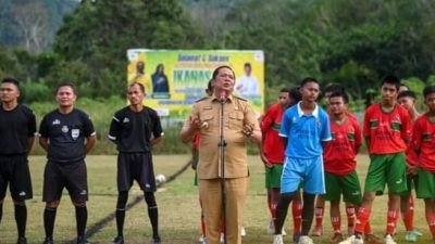 Wali Kota Padangsidimpuan Hadiri Pembukaan Turnamen Sepak Bola Piala IKANAS di SMA Negeri 3
