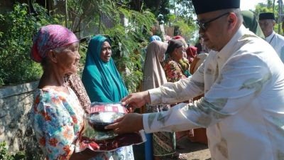 Wabup Probolinggo Serahkan Berkah Kurban Kepada Masyarakat di Desa Sentong