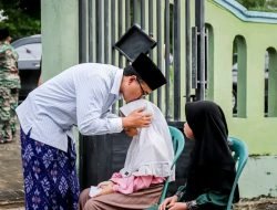 Gelontorkan Banyak Beasiswa Santri, Bupati : Masa Depan Pamekasan dan Indonesia ini Tergantung Anak Cucu Kita