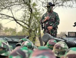 Pangdam Brawijaya Pimpin Langsung Latihan Penembakan Senjata Berat di Situbondo