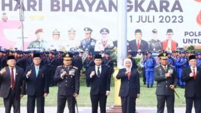 Jajaran Polda Jatim Terima Penghargaan dari Gubernur Jawa Timur di Hari Bhayangkara ke-77