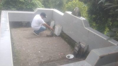 Tengah Kesibukan Pemerintahan, Bupati Pulau Taliabu Menyampatkan untuk Berziarah Makam Ibundanya