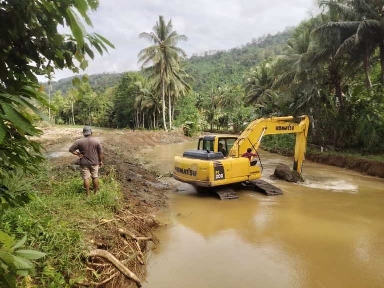 Tanggul Jebol pasca banjir bandang di Pekon Waykerap