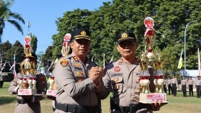 Kapolres Bondowoso Berikan Penghargaan Kepada Jajaran Polsek Dalam Lomba Kebersihan