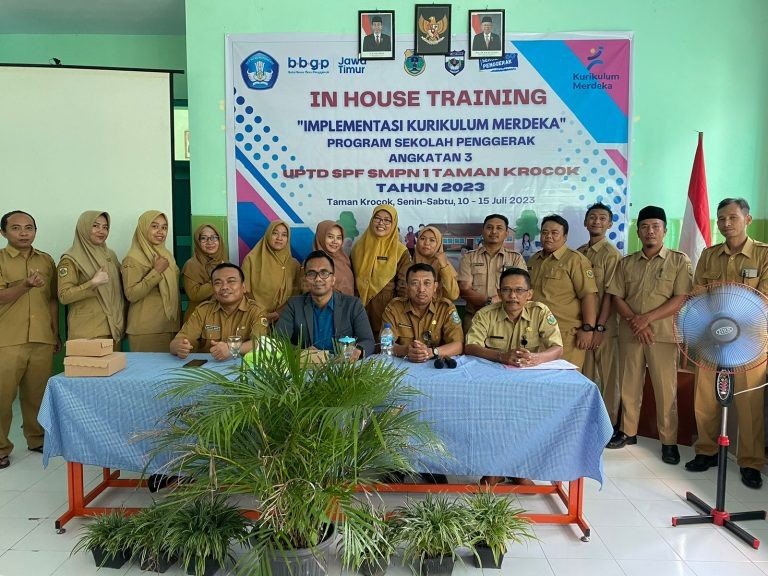 Kepala SMPN 1 Taman Krocok