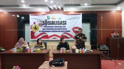 Wujudkan Pelayanan Publik yang Bersih, Kejari Dumai Laksanakan Sosialisasi di Dua Tempat Sekaligus
