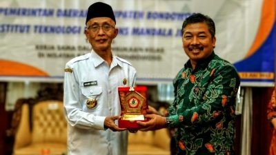 Pemkab Bondowoso Teken MoU dengan ITS-Mandala Jember, Ciptakan Generasi Berkualitas dan Berdaya Saing