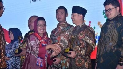 Peringatan Hari Koperasi ke-76, Bupati Trenggalek Raih Penghargaan Pembina Koperasi Andalan dari Dekopin