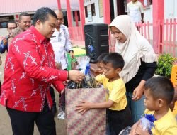 Bupati Tapsel Kunjungi Anak-Anak Spesial di Angkola Muaratais