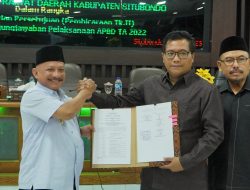 Bupati Situbondo Apresiasi Enam Fraksi DPRD Setujui Raperda Pertanggungjawaban Pelaksanaan APBD Tahun 2022