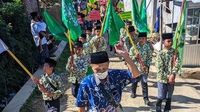 Siswa MI Miftahul Ulum Suco Lor Bondowoso Pawai Sambut Tahun Baru 1 Muharam 1445 Hijriyah