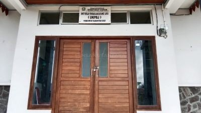 Masih Jam Kerja, Kantor UKPBJ Kaur Digembok