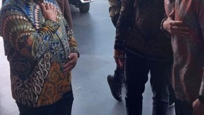 Hadiri Acara Pengukuhan HIKMU Taliabu, Bupati Aliong Mus Sambangi Kepala Kemenparakraf