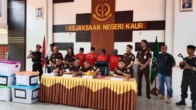 Kenakan Rompi Orange, Kepala Dinkes Kaur Bersama 3 Lainnya Ditetapkan Tersangka