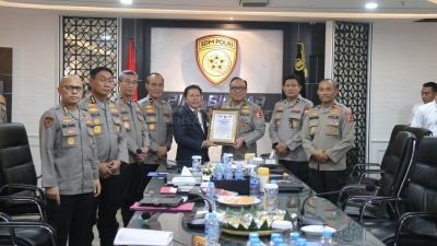 As SDM Irjen Dedi Prasetyo Terima Presisi Award Berkat Keterbukaan Rekrutmen Polri