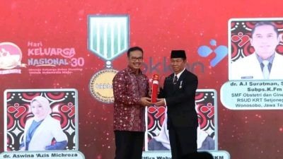Bupati dan Ketua Tim Penggerak PKK Lampung Menerima Penghargaan Manggala Karya Kencana Tahun 2023