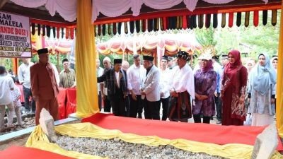 Bupati Tapsel Dampingi Gubernur Sumut Ziarah ke Makam Namora Pande Bosi