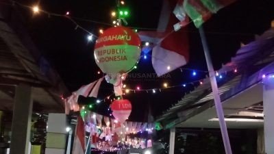 Sambut HUT RI ke-78, Warga Kebonsari Jember Antusias Pasang Bendera Merah Putih dan Lampu Hias Kelap Kelip