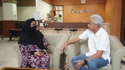 Besuk Cak Nun di RSUP Sardjito Yogyakarta, Ganjar Pranowo: Kondisinya Membaik, Mari Kita Doakan Kesembuhan Beliau