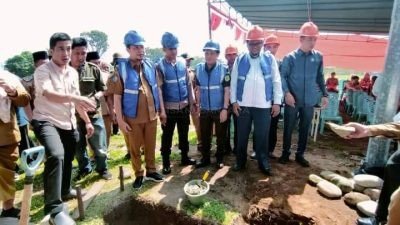 Pembangunan Dimulai, Plt Bupati Kaur Herlian Muhrim Melakukan Peletakan Batu Pertama Proyek Ikon Kota Bintuhan