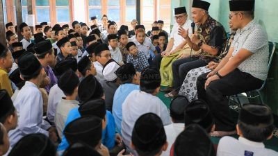 Santri Al-Muayyad Solo Antusias Sambut Ganjar