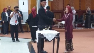 Rapat Paripurna DPRD Kota Surabaya Melantik Anggota Baru