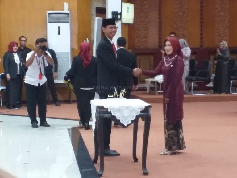 Ketua DPRD Kota Surabaya