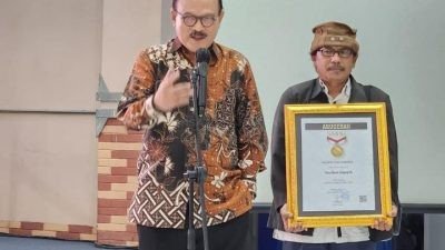 Eros Jarot Raih Anugerah Tokoh Pejuang Kemerdekaan Pers