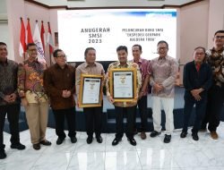 Berkontribusi Atas Pembangunan Pers, Pj Gubernur Banten Al Muktabar Raih Anugerah Sahabat Pers SMSI