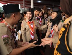 Atikoh Ganjar Terima Lencana Karya Bakti di Hari Pramuka ke-62