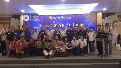 Setelah 50 Tahun Berpisah, Alumni SMA Katholik St. Louis Surabaya Menggelar Reuni Emas