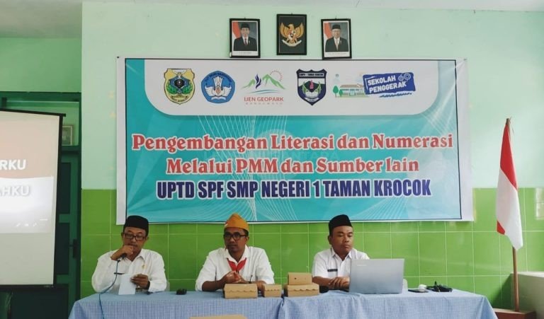 Kepala SMPN 1 Taman Krocok