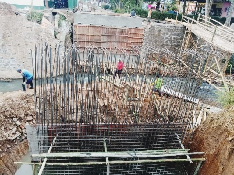 Direktur Utama CV Adi Luhung Banjarnegara