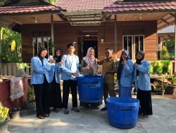 Mahasiswa KKN Universitas Riau Manfaatkan Drum Bekas Jadi Tong Sampah untuk Masjid di Desa Sukajadi Bengkalis