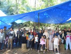Masyarakat Desa Sihuik-Huik Undang Bupati Tapsel Tangkap Ikan di Sungai Lubuk Larangan