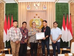 Kapolresta Denpasar Terima Penghargaan dari Manajeman Alfamart Cabang Bali