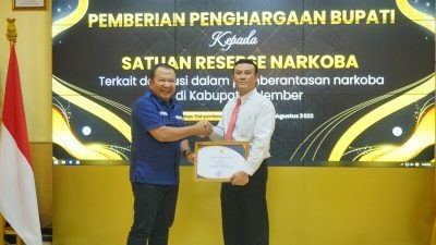 Ciptakan Inovasi Ruang Konsultasi Penyalahgunaan Narkoba, Bupati Berikan Penghargaan ke Kasat Reskoba Polres Jember