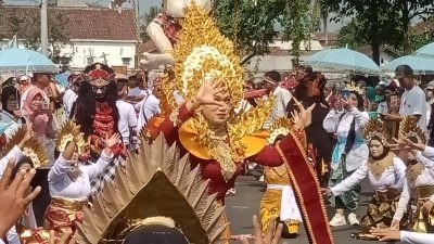 Karnaval Umum Desa Mayang Jember Meriah Sekali, Tampilkan Tarian Bali dan Ogoh-ogoh