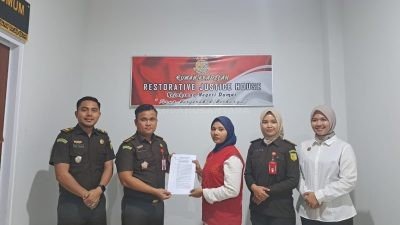 Kejari Dumai Hentikan Perkara Penganiaan, Fina Bahagia Bisa Kembali ke Keluarga