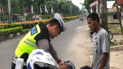 Sehari Operasi Zebra Singgalang 2023, Polda Sumbar Keluarkan Ratusan Tilang dan Teguran Kepada Pelanggar Lalu Lintas