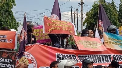 SBMB Demo Depan Disnaker Jember, Suprihandoko: 10 Karyawan WCT yang di PHK Saya Baru Dengar