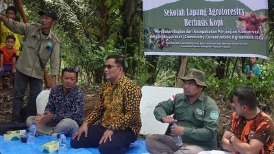 Wabup Tapsel Berikan Penyuluhan Pertanian Kopi Plus Motivasi Petani di Desa Batu Satail