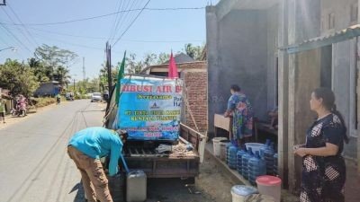 Krisis Air Melanda Banjarnegara, Beberapa Relawan Gencar Droping Air Bersih ke Masyarakat